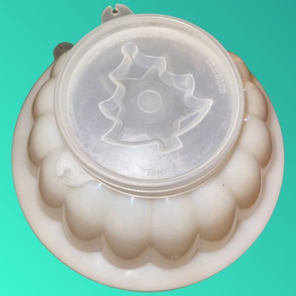 Vintage Tupperware Jel-N-Serve Jello Mold #616 with Heart & Christmas Tree Mold - Picture 4 of 5
